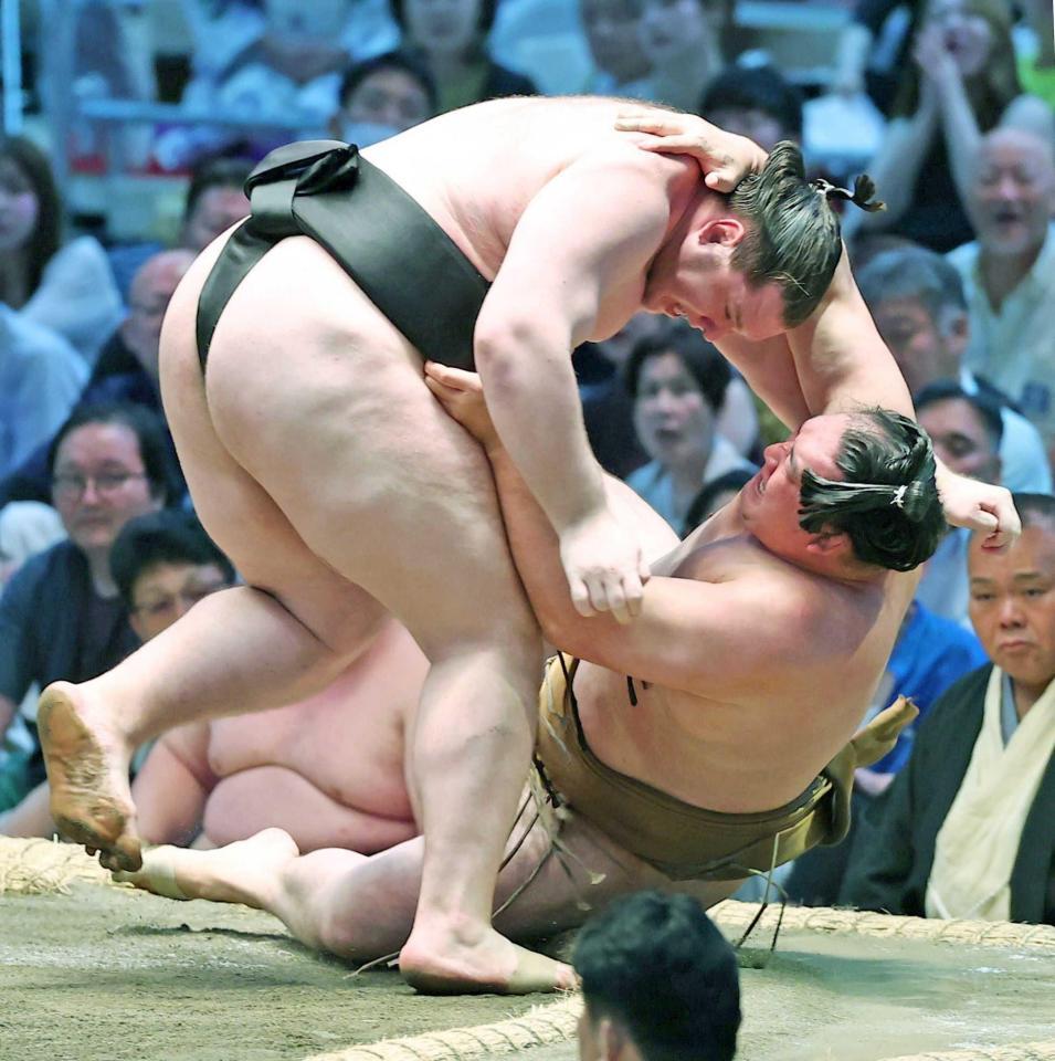 獅司 無傷の５連勝 すくい投げで逆転「もう少しで極まっていた、危なかった」 優勝へ自然体「自分の相撲が取れれば」