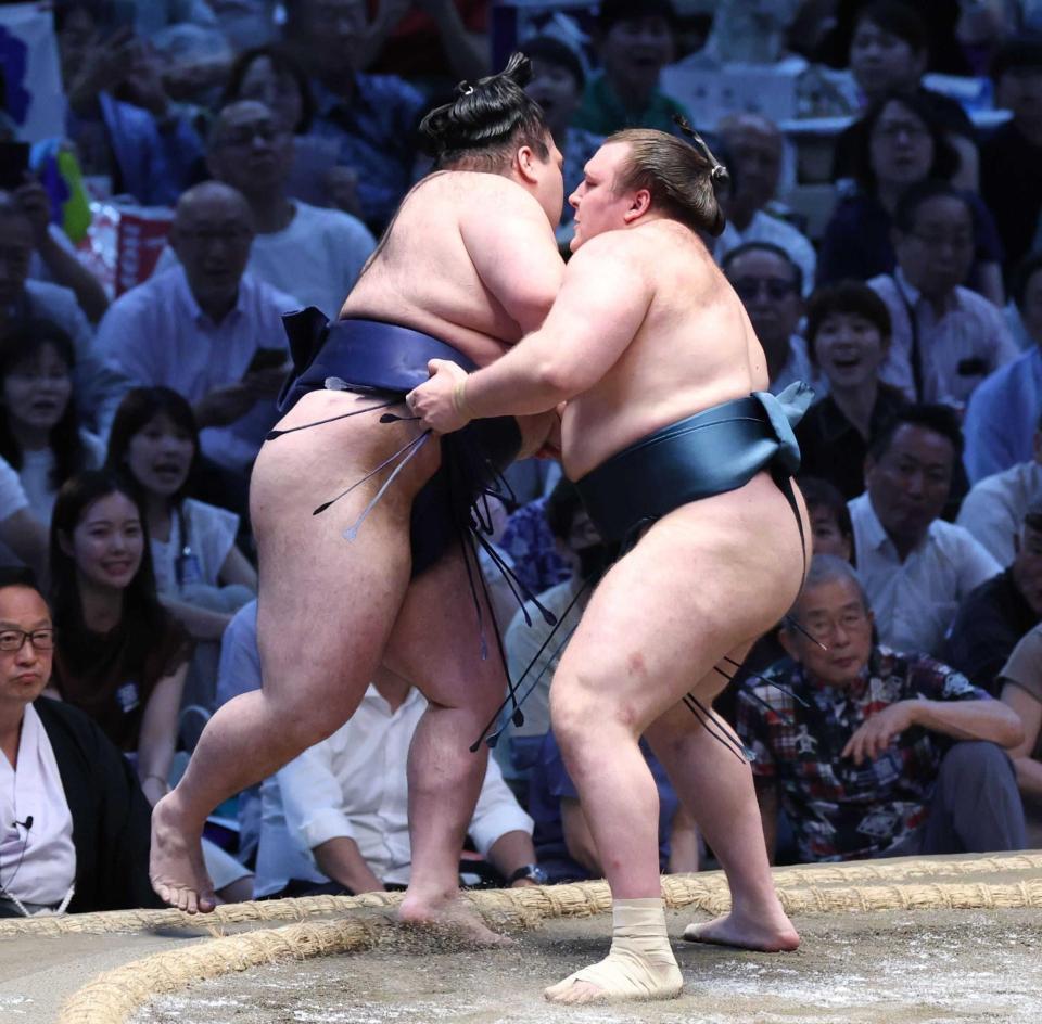 安青錦 大関返り咲き決めた 豪ノ山寄り切り１０勝目 １敗堅守で優勝との同時達成も「熱い相撲を見せたい」