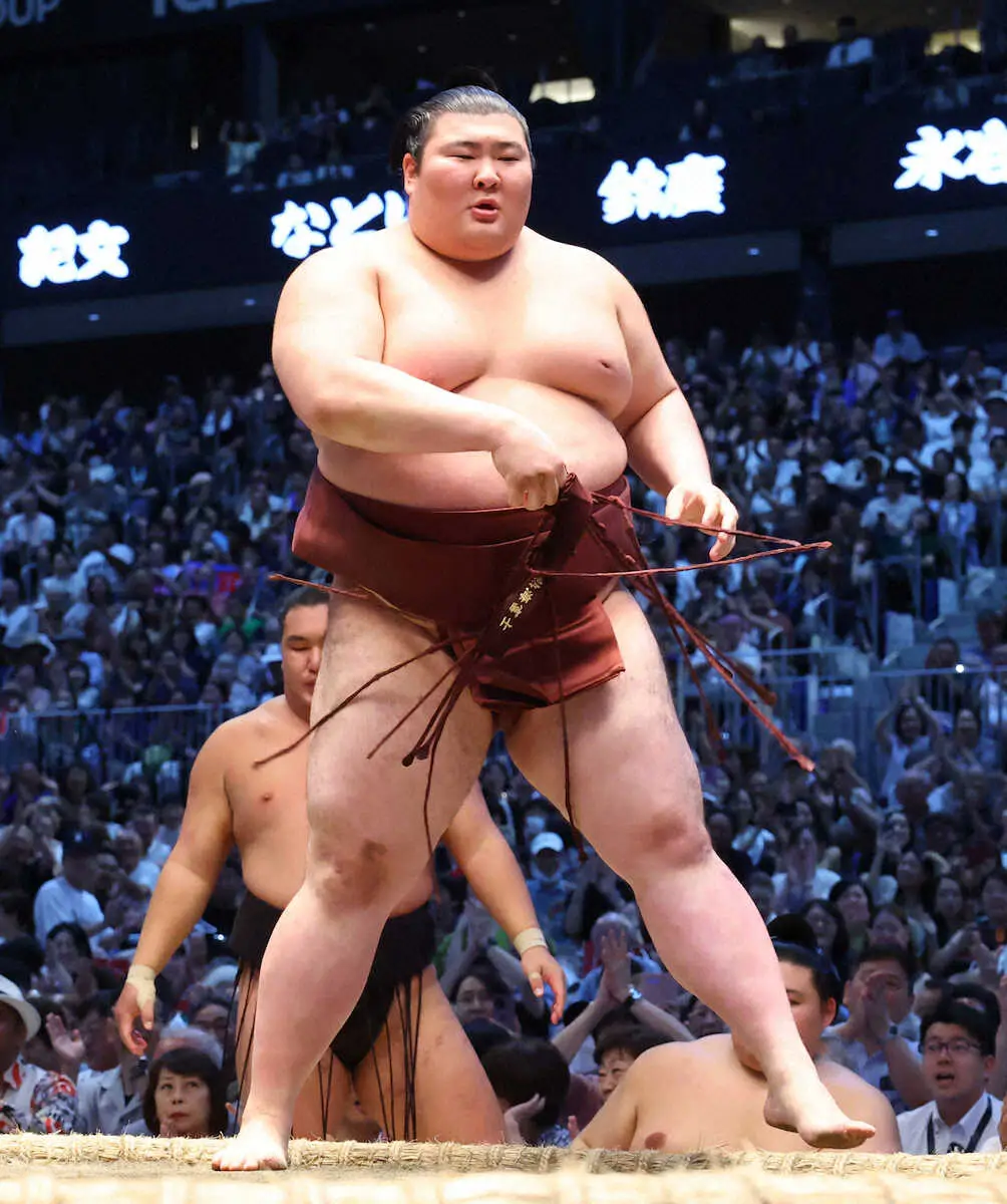 Атами Фудзи побеждает ёкодзуну Хосёрю вслед за Оносато! 10-я победа, ставшая отправной точкой для получения звания одзэки: «Я рад, что результат пришёл»