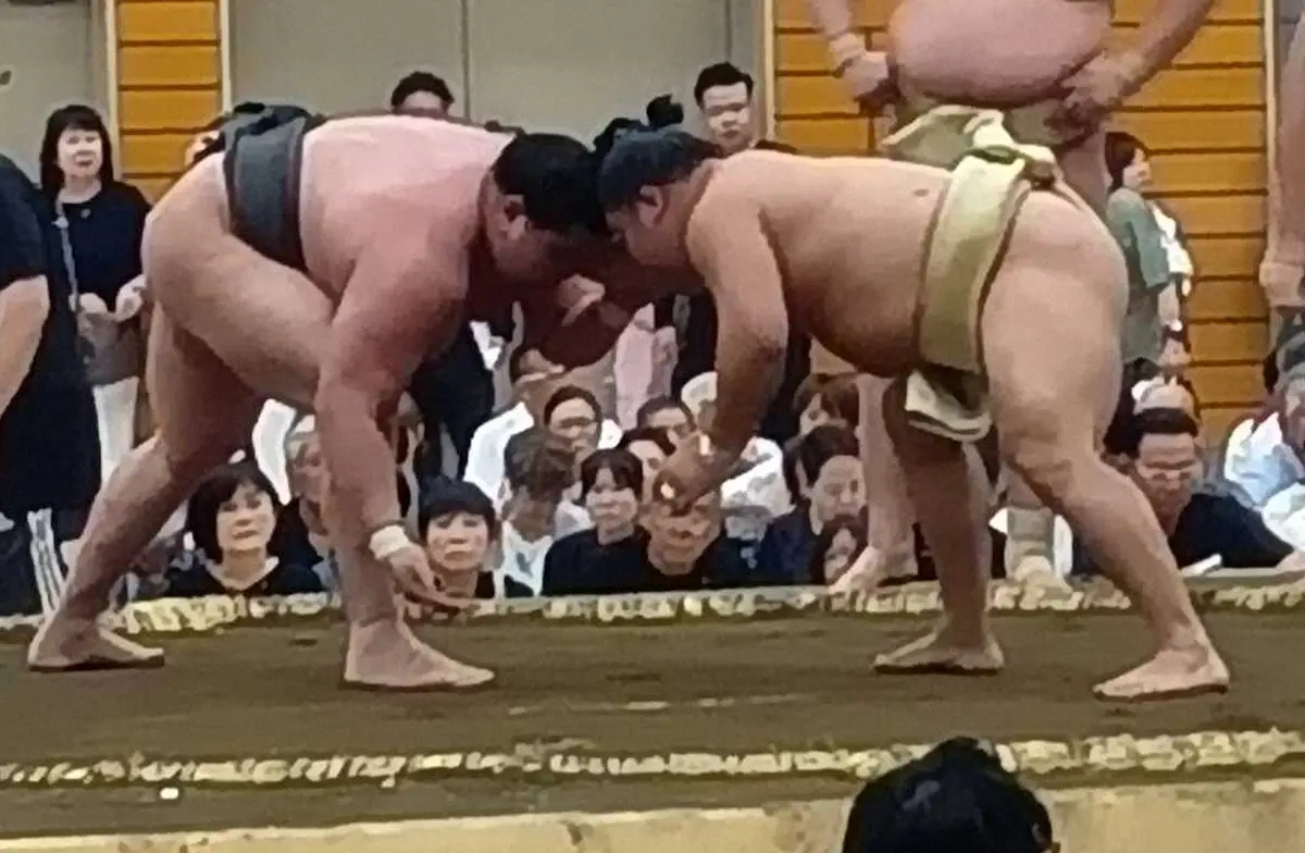 【大相扑】藤之川在夏季巡演中与旭富士等人切磋，秋季赛事晋升新三役已成定局，前师父发来祝贺