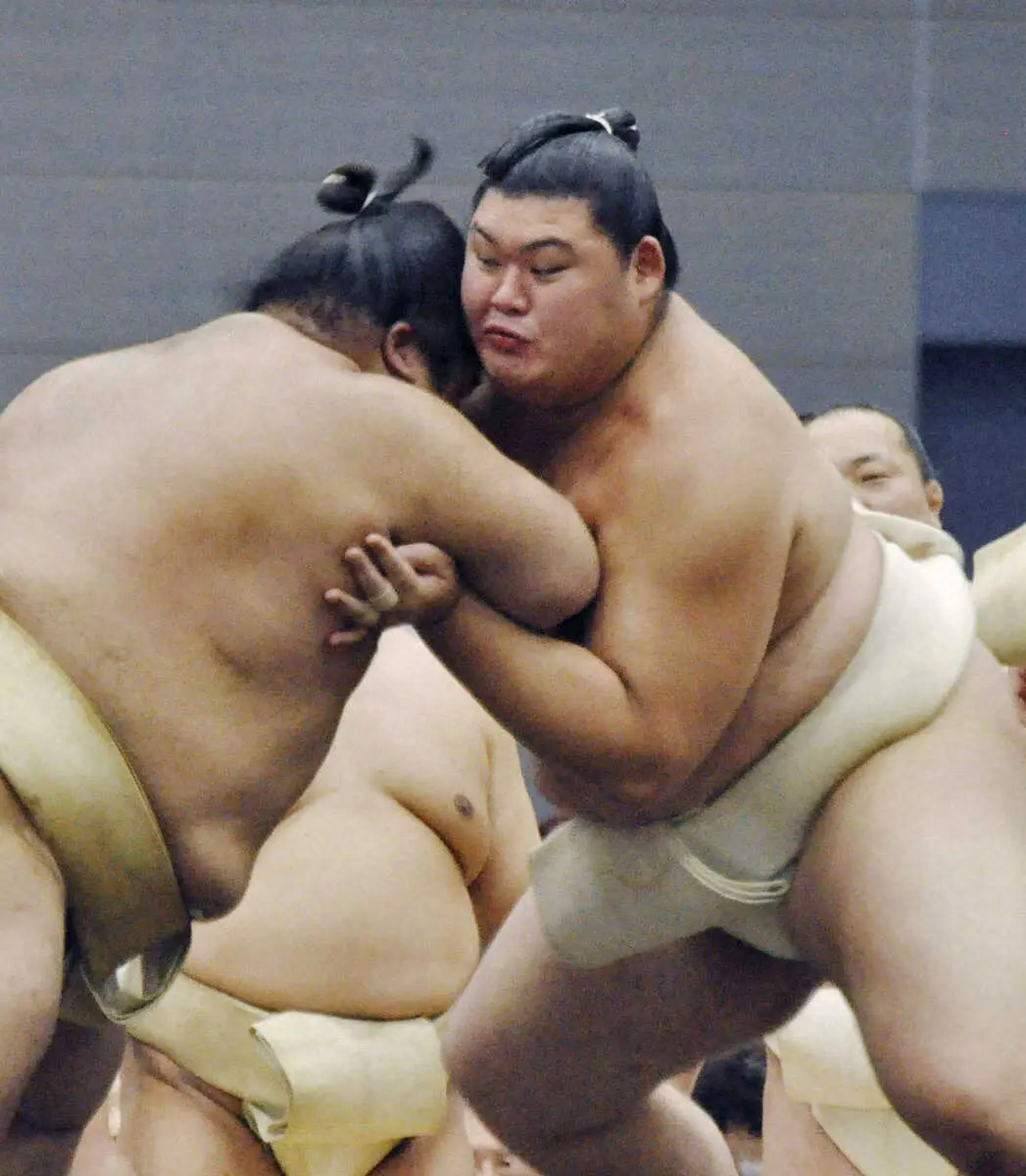 横綱・大の里 “巡業初”関取衆と相撲稽古 左肩は「問題ない」 大相撲夏巡業気仙沼場所