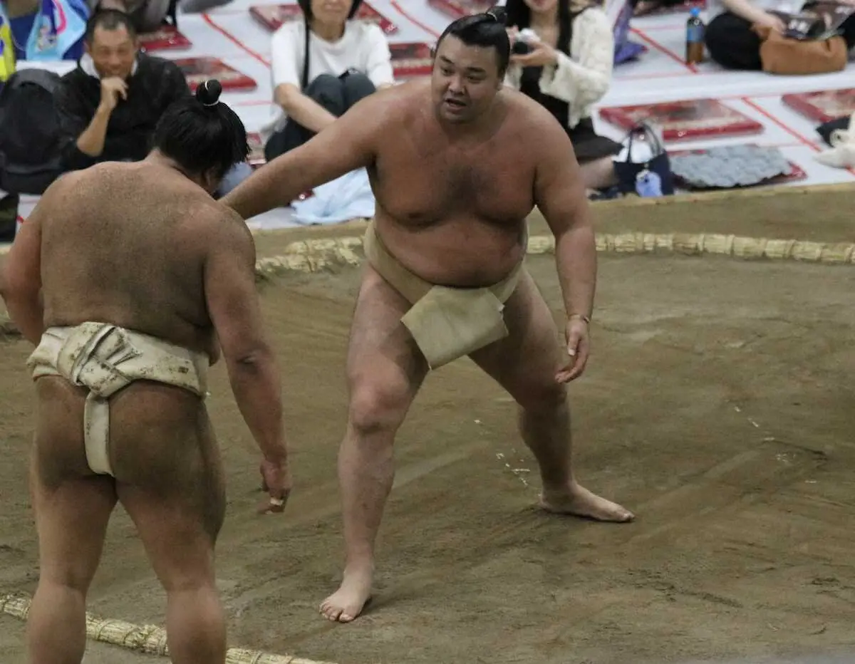 大関・霧島「きちっと終わりにしたい」 同郷の朝白龍に胸出し 横綱昇進に挑む秋場所へ「変わらず…」
