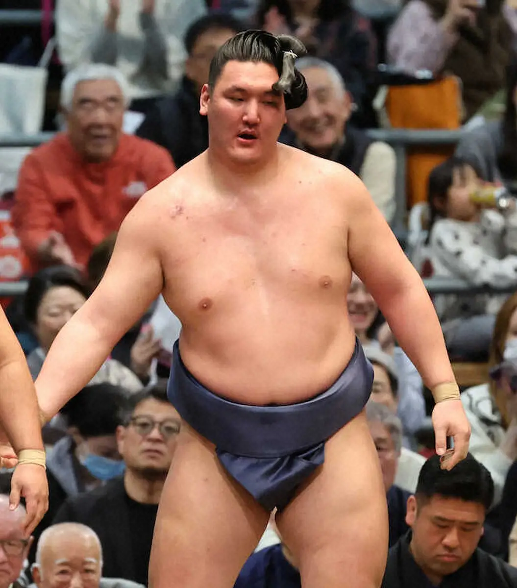 新入幕の寿之富士が2日目でうれしい初白星 「幕内の白星は、やっぱりちょっとテンションが上がります」