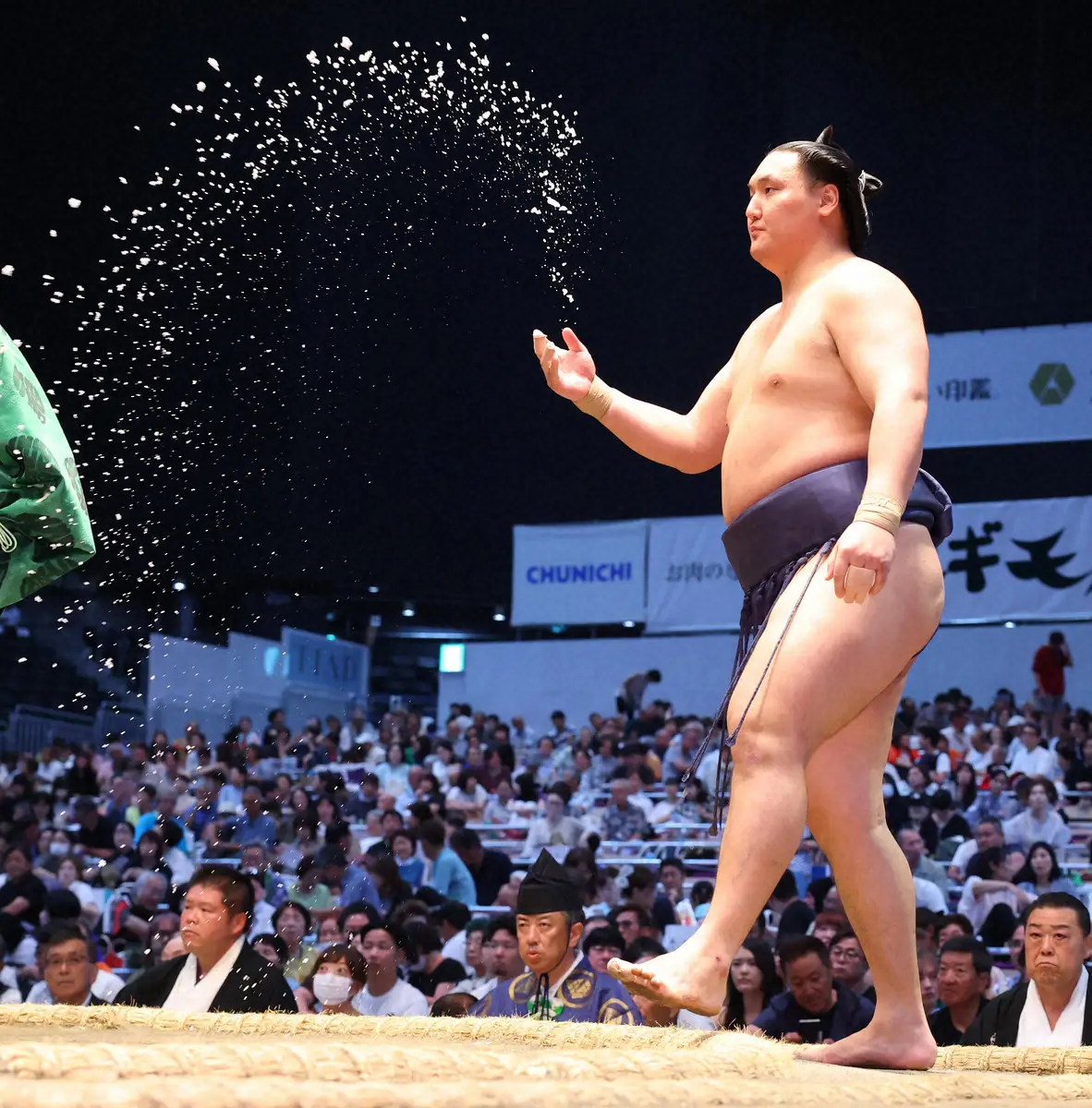 新入幕対決は寿之富士の勝利 朝翠龍との土俵際での投げの打ち合いを制す