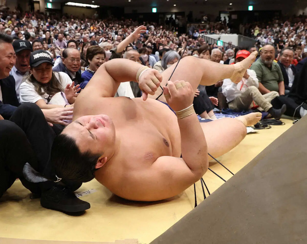 难关第4天...横纲大之里首败「变成了那样的局面。从明天起带着向前冲的意识」