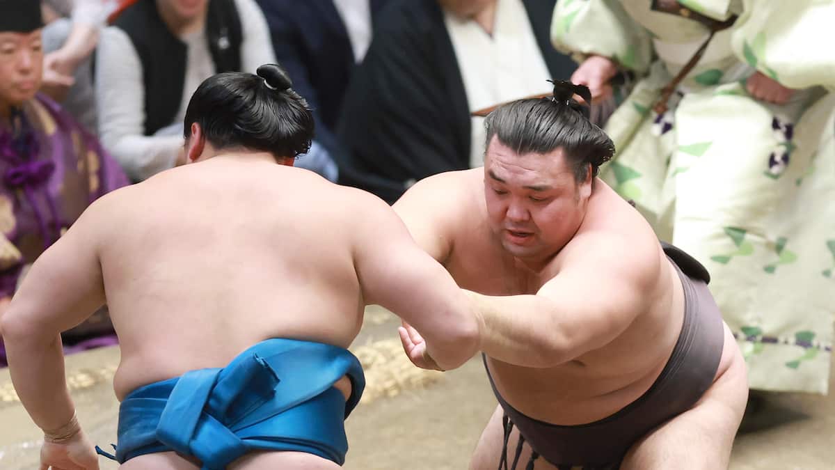 綱とりの霧島は連敗逃れる、琴栄峰を寄り切り 前日黒星も「それを考えずに土俵に上がった」／秋場所