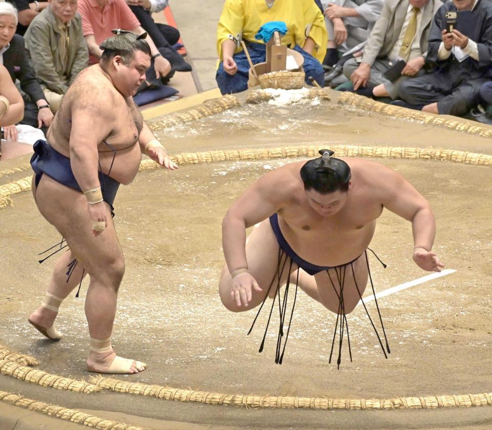 高安 年長記録歴代９位３６歳６カ月で金星 バタつく横綱尻目にクルリ「気持ちも前向きに」