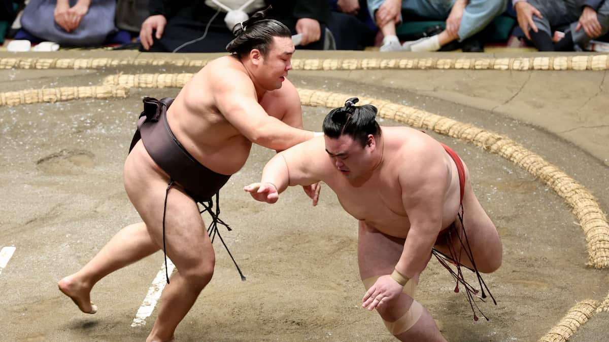 綱とり目指す霧島、4勝目「もっといい相撲を取っていく気持ちで」／秋場所