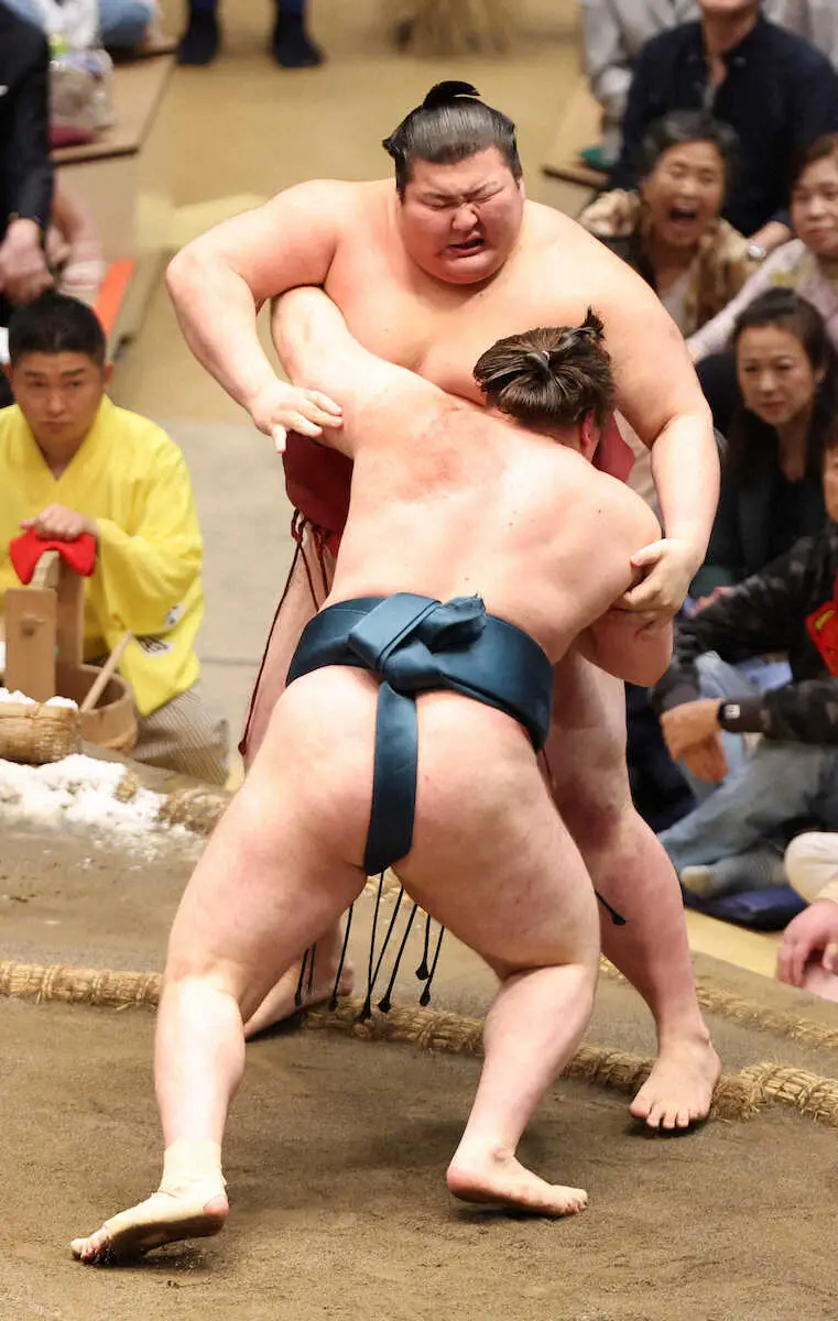 関脇・熱海富士 大関獲りへ痛い2敗目 先場所、優勝決定戦で敗れた大関・安青錦に返り討ちに合う
