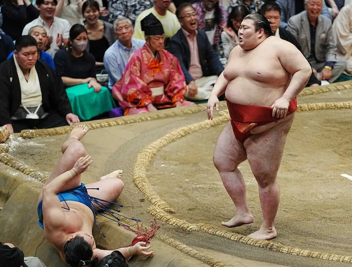 熱海富士 大関獲りへ2敗死守！前日の黒星引きずらず…土俵際で逆転の突き落とし