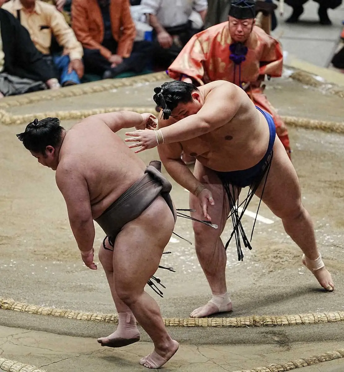 横綱・大の里 1敗守って単独首位キープ 2敗で熱海富士と藤ノ川の両関脇、平幕の金峰山が追う