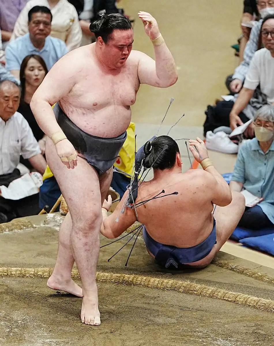カザフスタン出身初の幕内力士・金峰山が2敗守って勝ち越し 藤島親方、V争いで「面白い存在に」