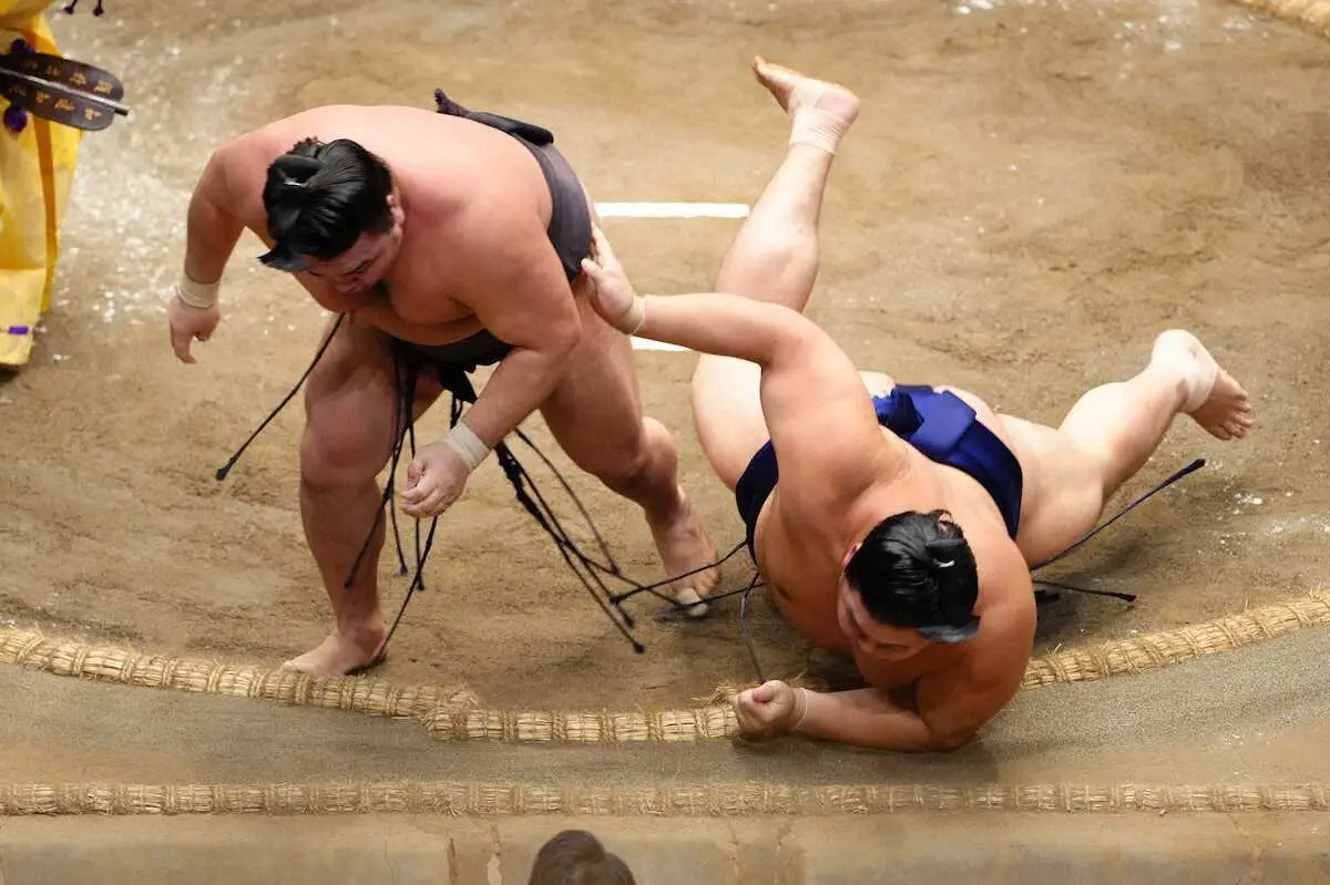横綱・大の里が2敗目 6場所ぶりVへ「また明日です」 安青錦、朝乃山は3敗死守 藤ノ川は4敗目