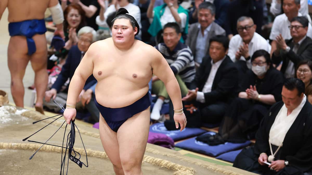 【大の里V そのとき】二所ノ関親方は土俵下で弟子の復活見届ける