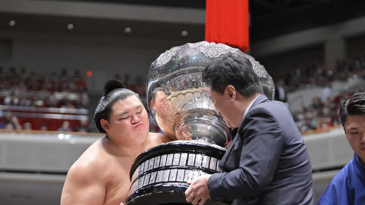 大の里「全勝してこそ強い横綱。そこに向けて…」 優勝一夜明けで抱負／秋場所