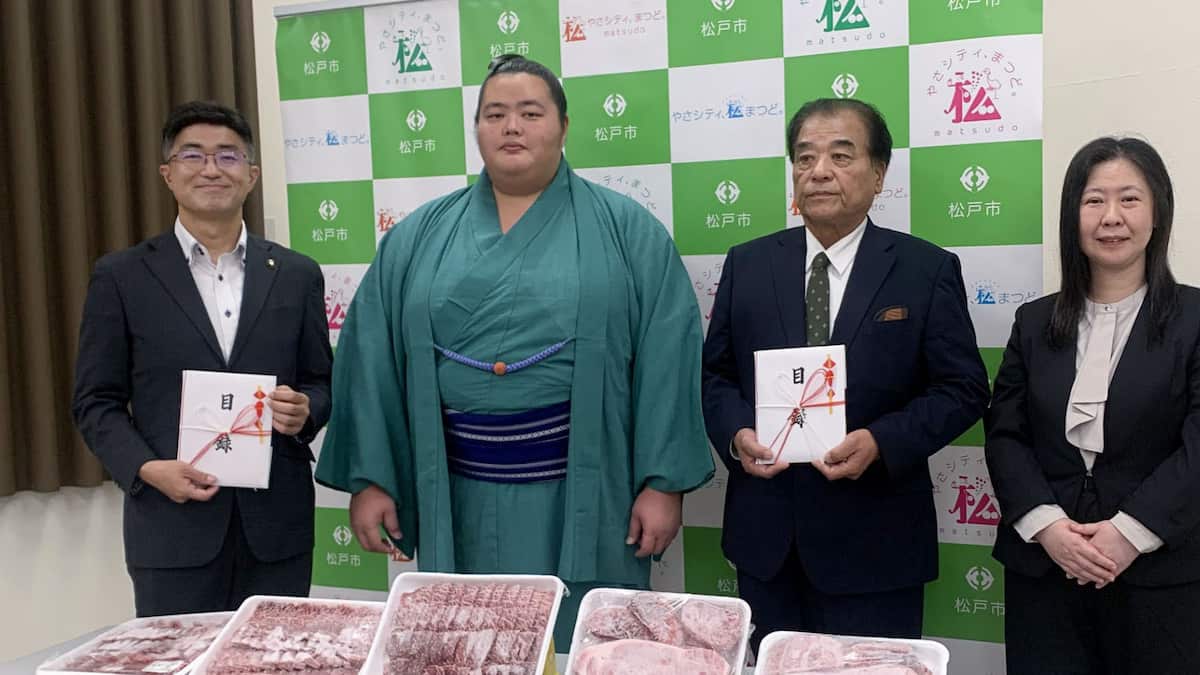 琴桜、養護施設に牛肉贈呈 大相撲パリ公演の副賞