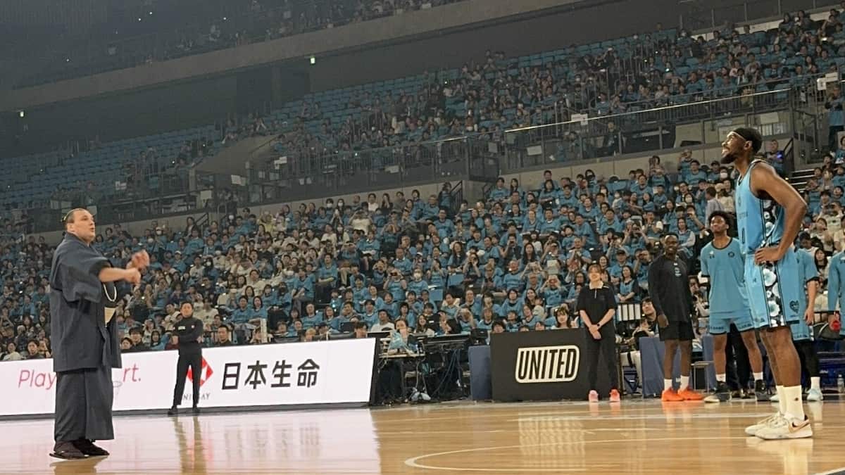 大関安青錦、バスケ始球式に挑戦「経験できてすごくよかった」