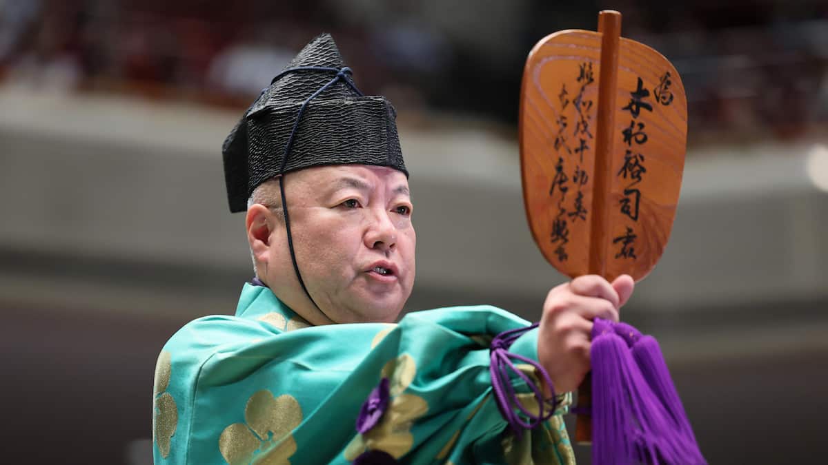 【甘口辛口】最後の土俵務めた木村庄之助、花道でファンからの花束辞退 ひと言の配慮があれば