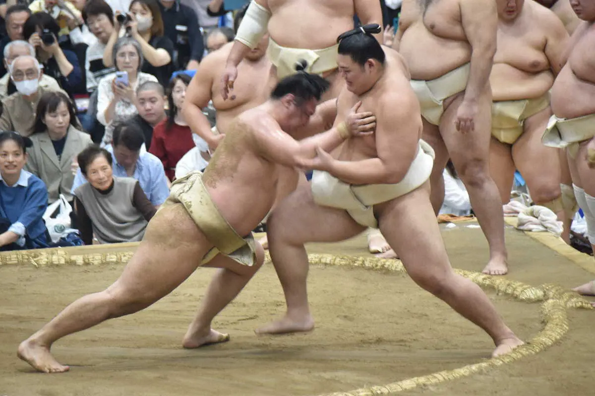 【大相撲秋巡業】新鋭・寿之富士がぶつかり稽古で大の里の胸借りる 印象は「でかい、重い」