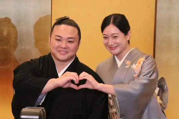 十両・炎鵬が結婚を報告 美希夫人も会見同席 8月8日に婚姻届提出「一生懸けて幸せにしたい」