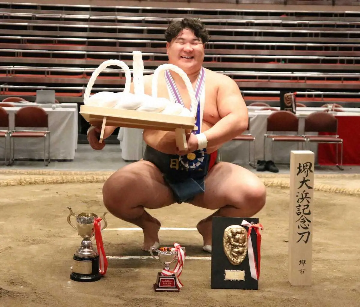 モンゴル出身の日体大・バヤルボルドが学生横綱「前に前に出る相撲を意識した」昨年の悔しさから押し相撲に