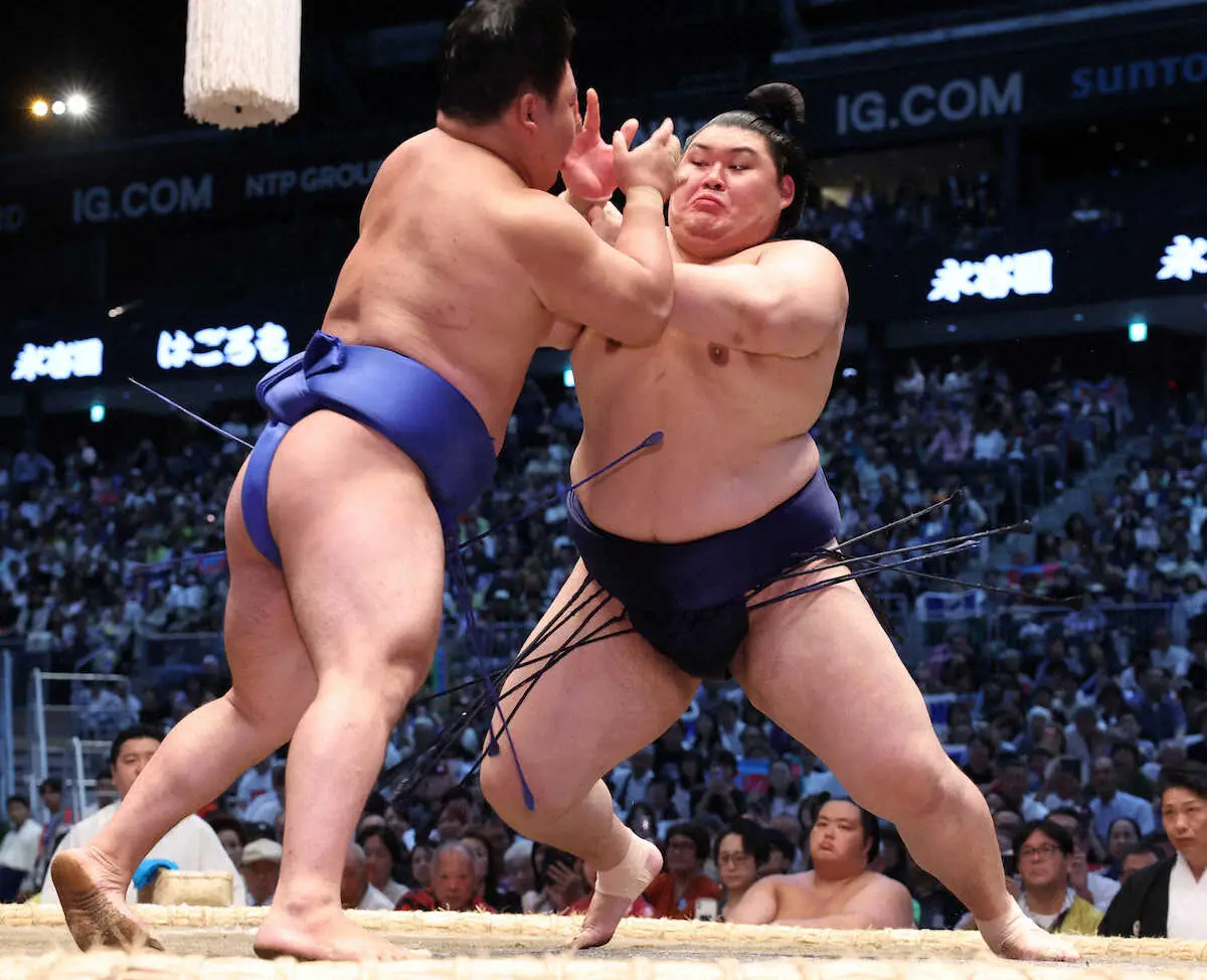 先場所全休の大の里は藤ノ川に金星献上し2連敗スタート 豊昇龍は2連勝と横綱明暗 綱獲りの霧島も2連勝